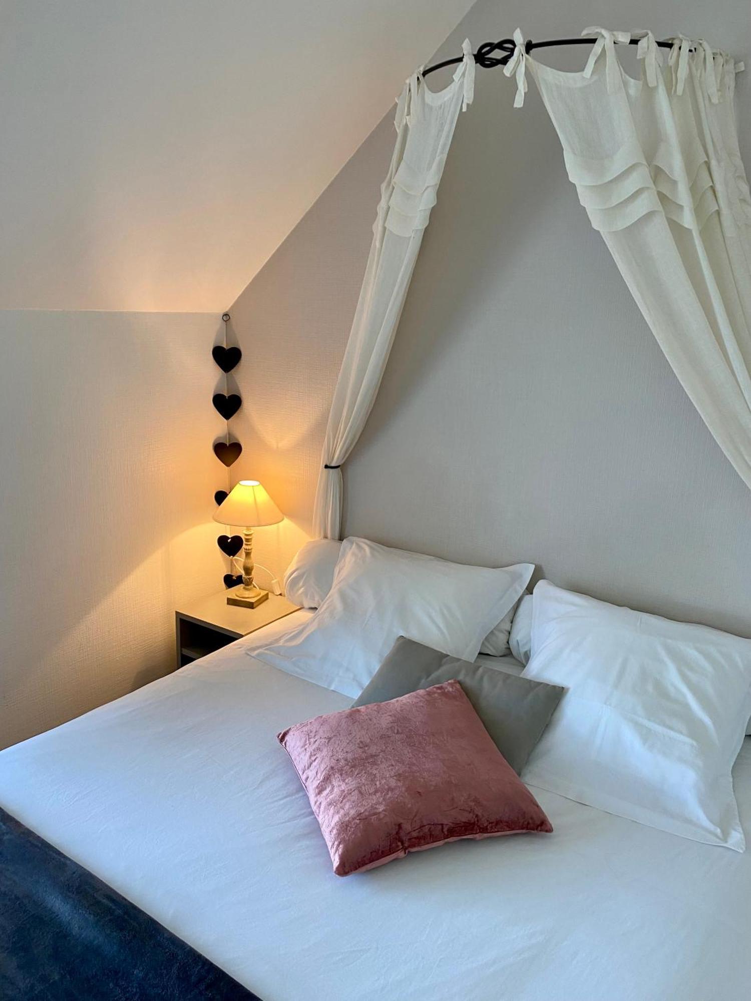 Le Relais De La Hardiesse 6Km Mont St Michel - Chambres Doubles - Suite Spa Privatif Courtils Ngoại thất bức ảnh