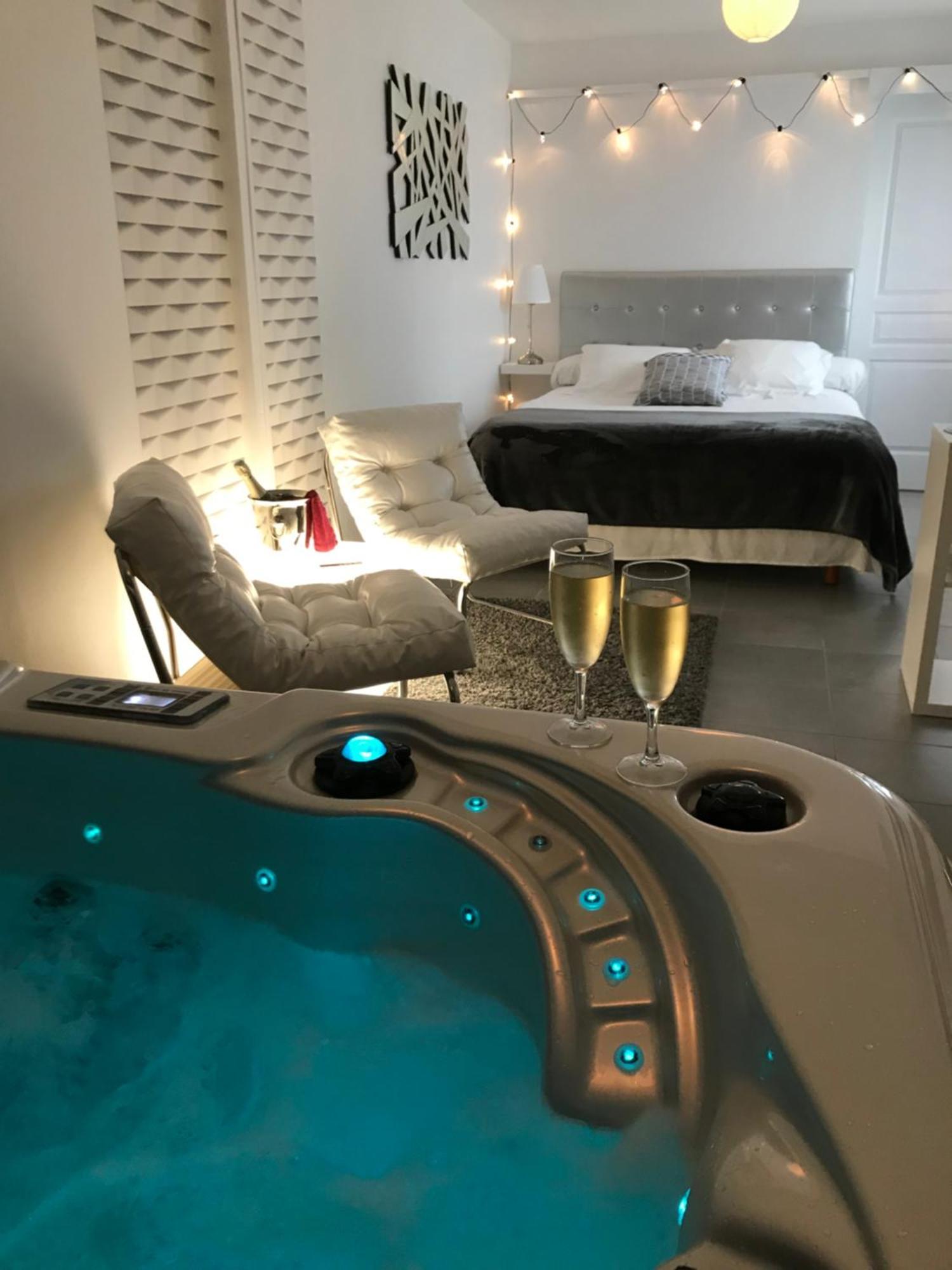 Le Relais De La Hardiesse 6Km Mont St Michel - Chambres Doubles - Suite Spa Privatif Courtils Ngoại thất bức ảnh