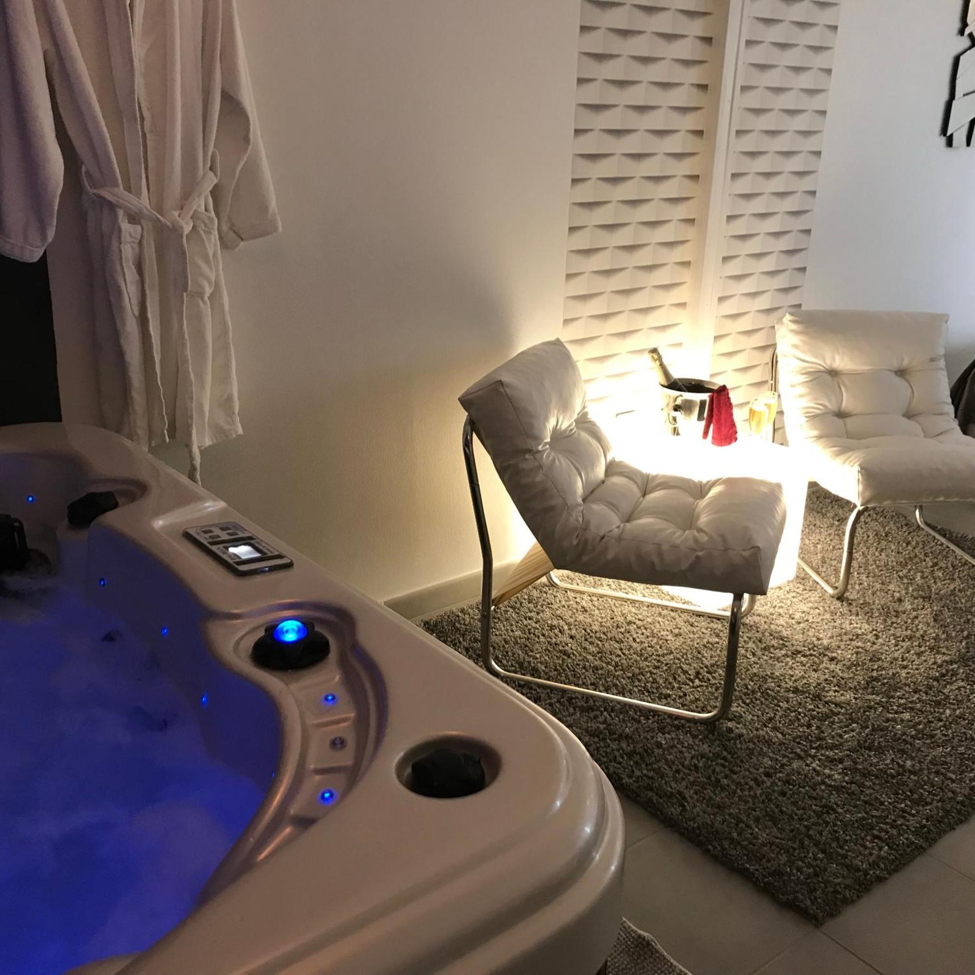 Le Relais De La Hardiesse 6Km Mont St Michel - Chambres Doubles - Suite Spa Privatif Courtils Phòng bức ảnh